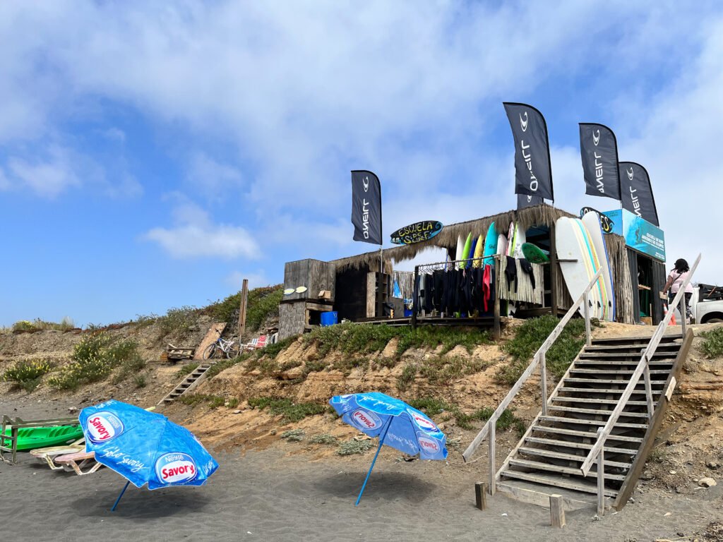 Escuela de surf en la Playa Punta de Lobos, Pichilemu | bitacorasviajeras.com