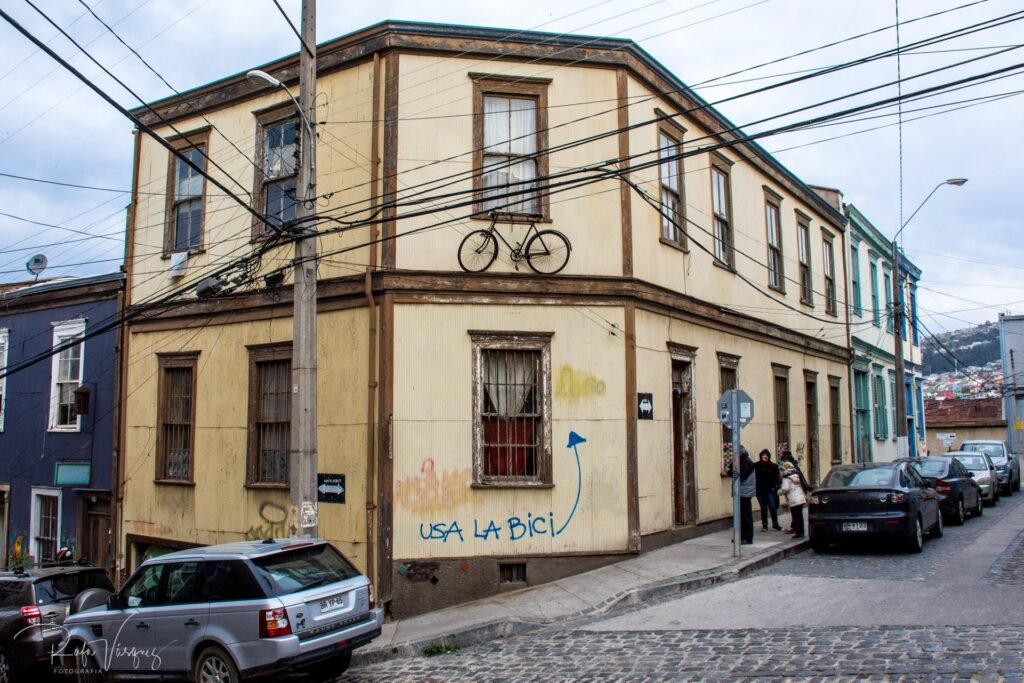 Casa con una bicicleta en Valparaíso | bitacorasviajeras.com