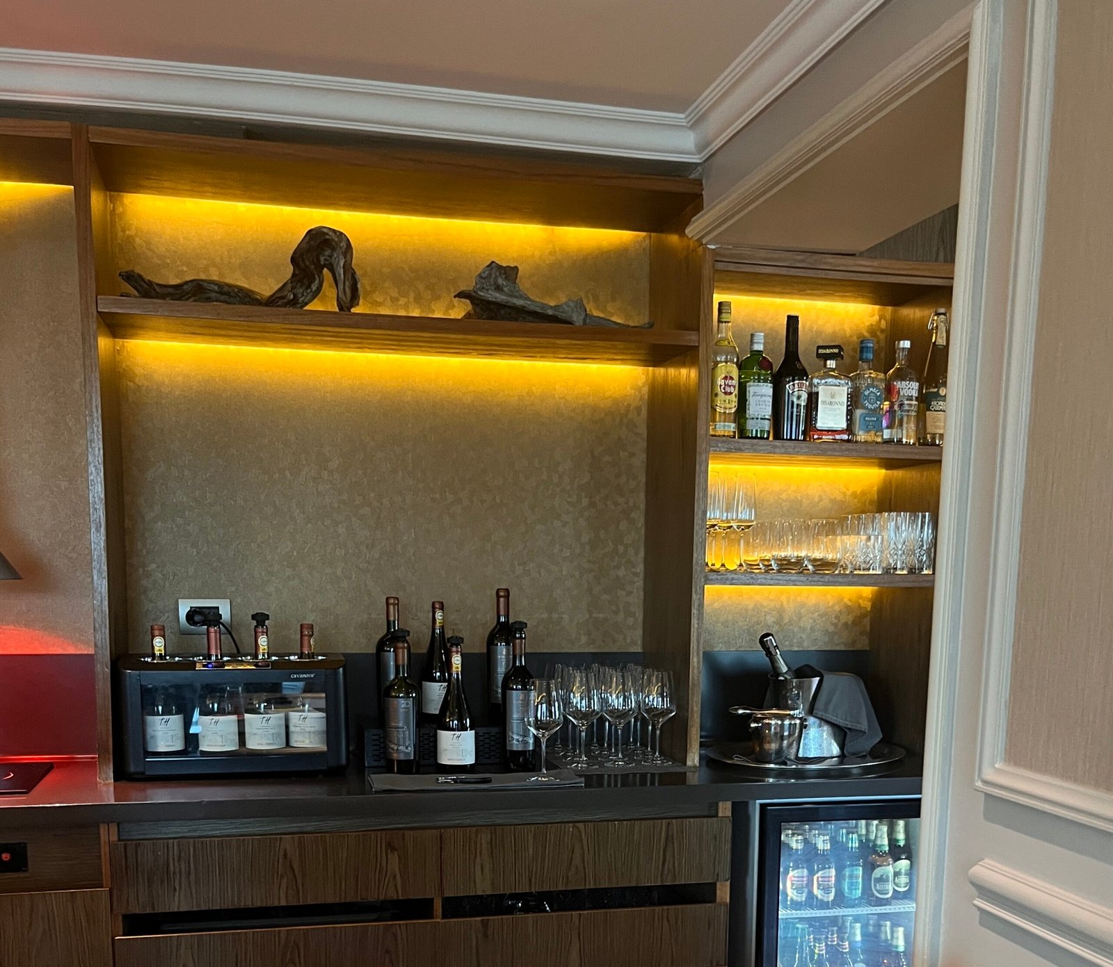 club lounge hotel